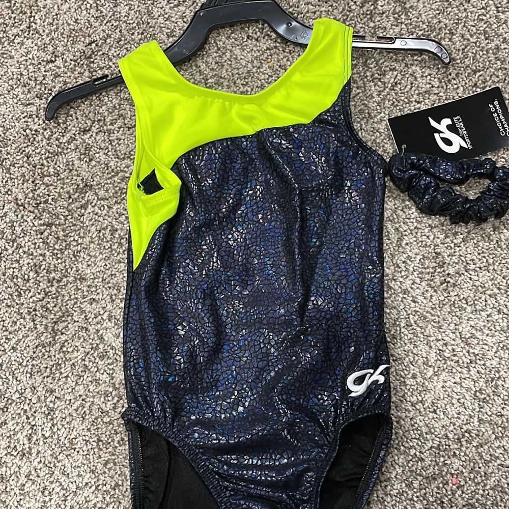 GK NWT LEOTARD CHILD MEDIUM